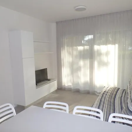 Two-room Flat In A With Pool And Hot Tub